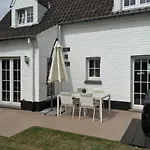 In Modern Begijnhof, 7 Min