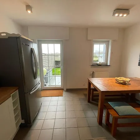 In Modern Begijnhof, 7 Min *