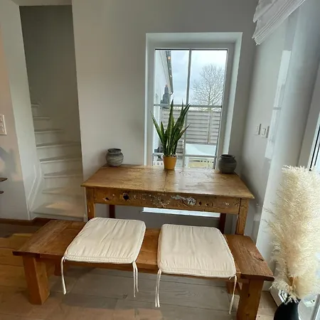 In Modern Begijnhof, 7 Min