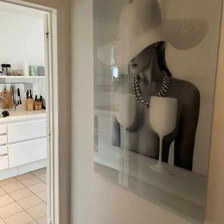 In Modern Begijnhof, 7 Min *