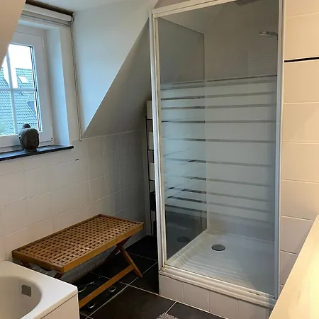 In Modern Begijnhof, 7 Min