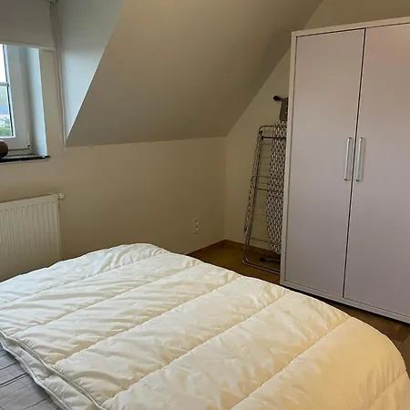 In Modern Begijnhof, 7 Min *