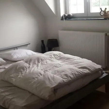 In Modern Begijnhof, 7 Min